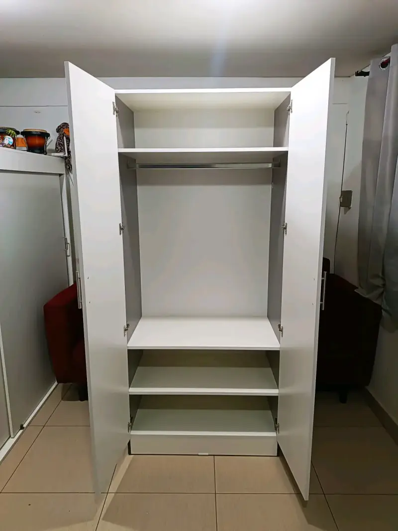 Closet de melamina blanco con puertas dobles - 2