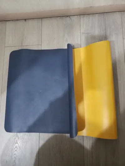 Tapete mousepad bicolor azul y amarillo - miniatura 1