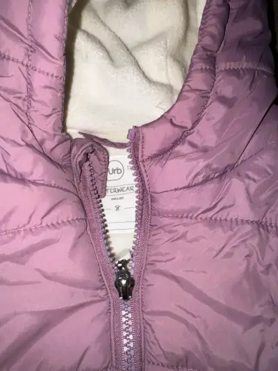 Chaqueta  puffer niña con capucha - miniatura 3