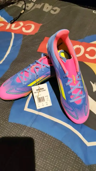 Zapatillas de fútbol Adidas F50 Club azul y rosa - miniatura 1