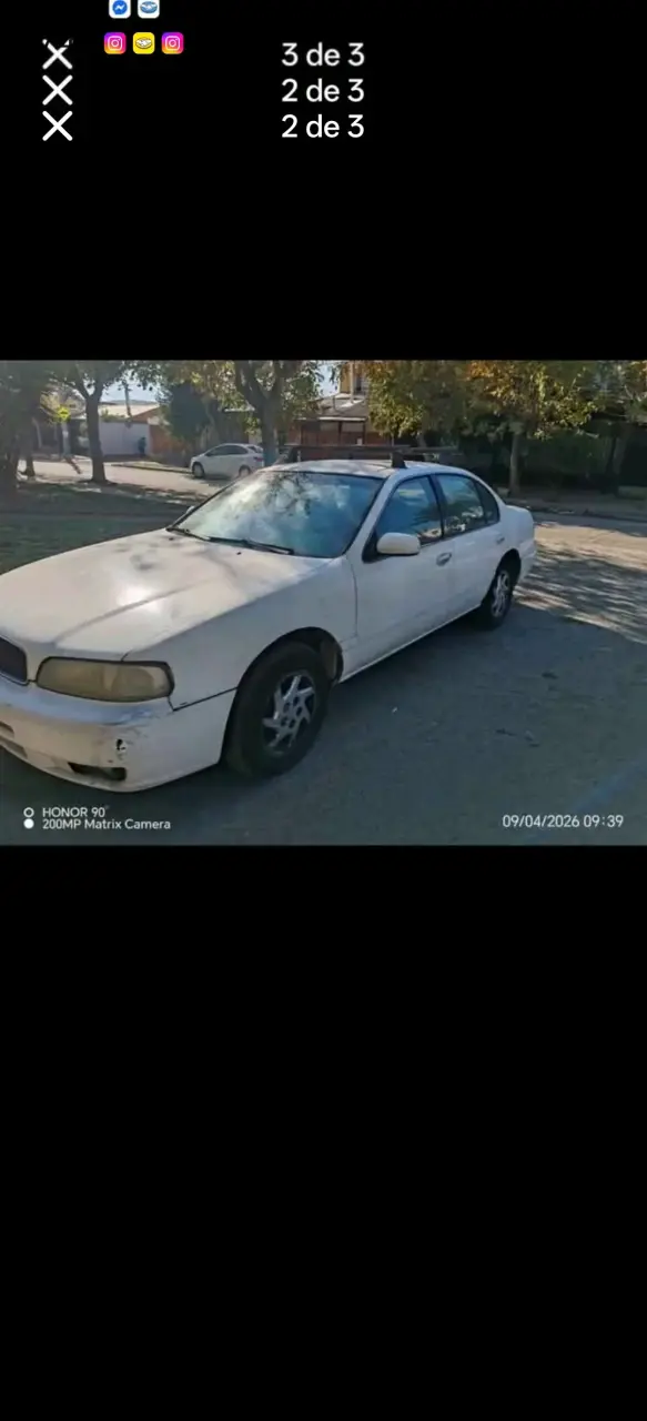 Auto sedán blanco en buen estado - 3