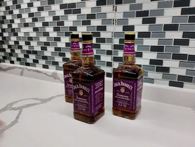 Licor Jack Daniel's Tennessee Blackberry 750ml - miniatura 1