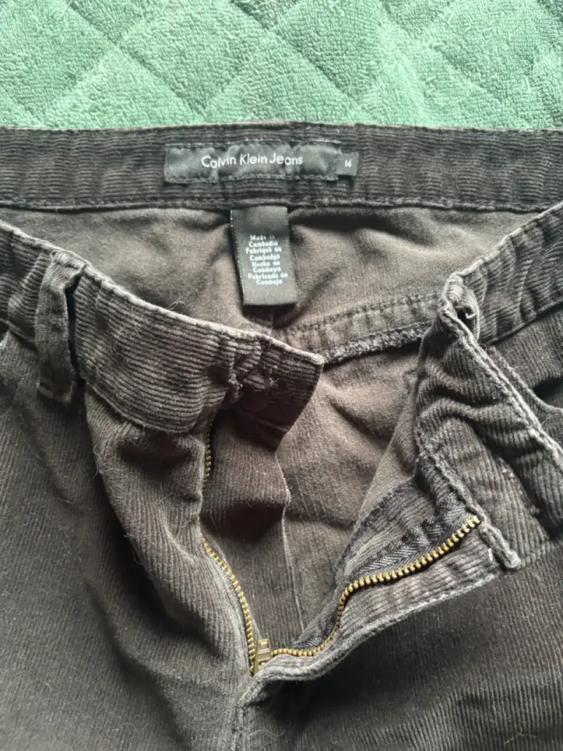 Jeans Calvin Klein de cotelé negros - 1