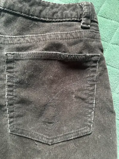 Jeans Calvin Klein de cotelé negros - miniatura 2