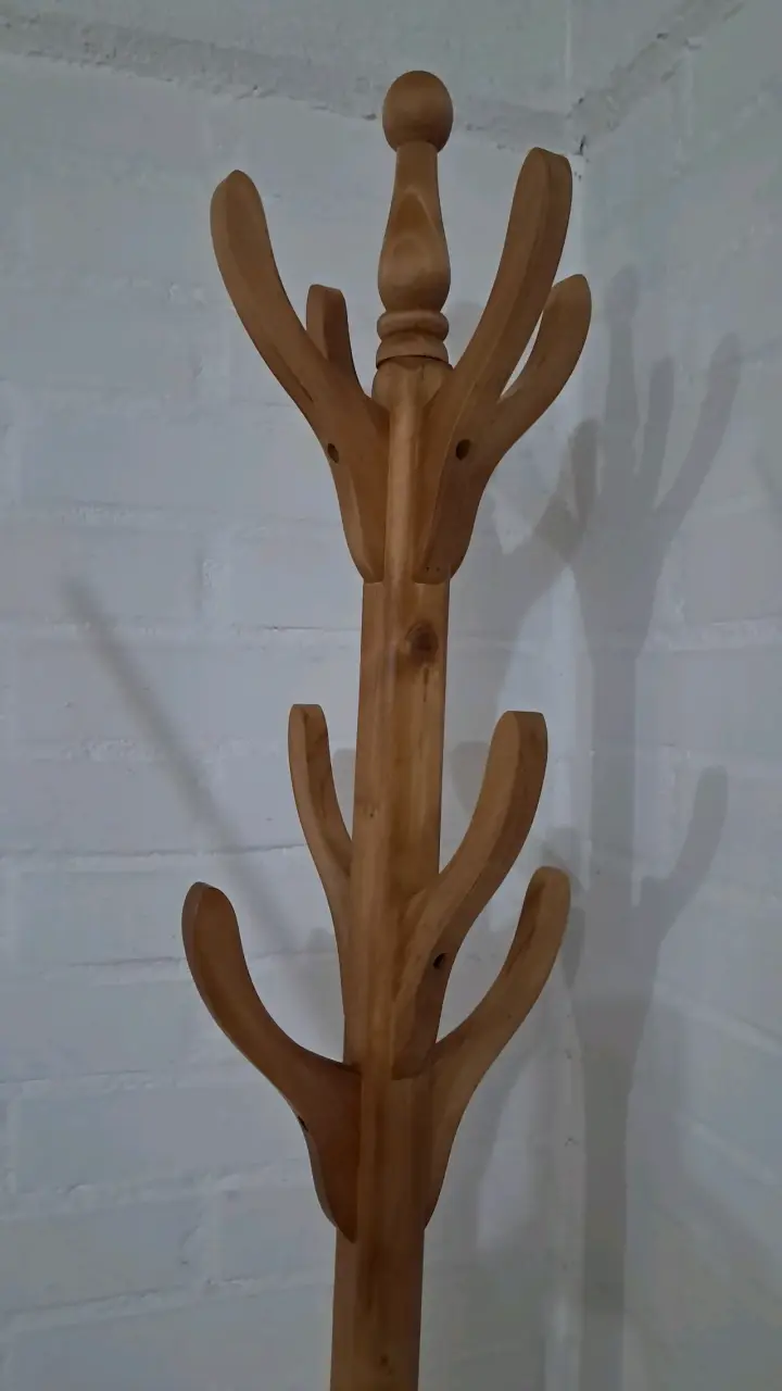 Perchero de pie de madera estilo rústico - 1