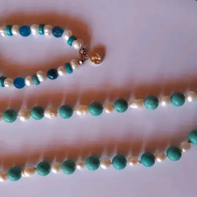 Set de collares y pulseras de perlas y piedras - miniatura 2