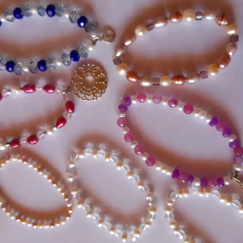 Set de collares y pulseras de perlas y piedras - 5