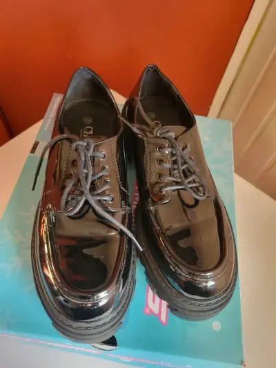 Zapatos mocasines de charol negros - miniatura 1