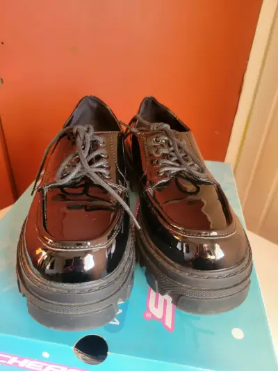 Zapatos mocasines de charol negros - miniatura 2