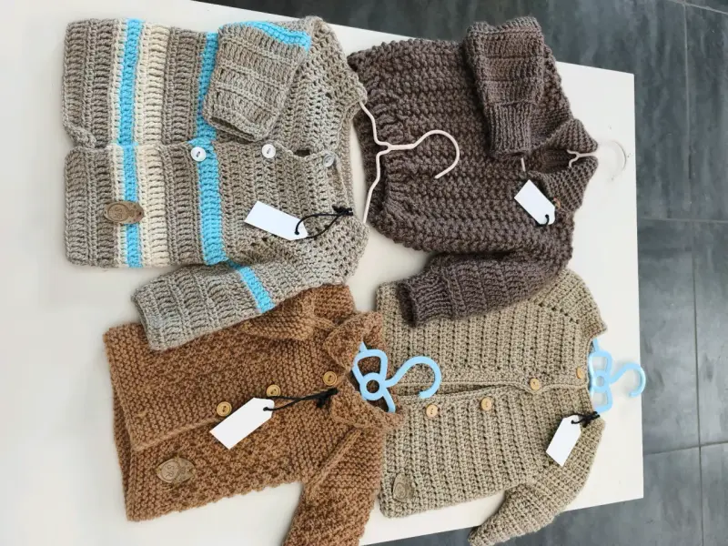 Conjunto de ropa tejida para bebé en varios colores - 5