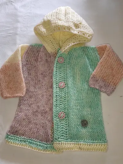 Conjunto de ropa tejida para bebé en varios colores - miniatura 6
