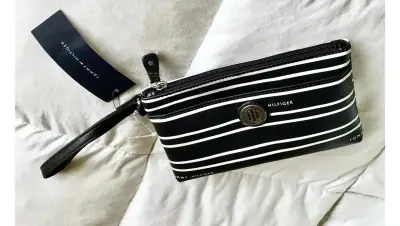 Cartera de Mano Rayada Tommy Hilfiger Negra - miniatura 2