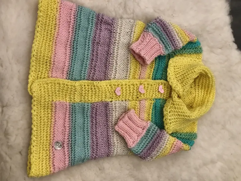 Chaqueta de bebé tejida a mano multicolor - 2