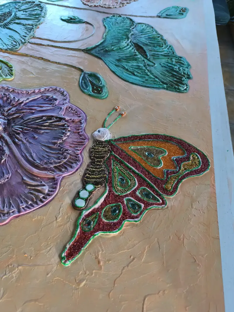 Cuadro de Arte en Relieve con Flores y Mariposa - 1