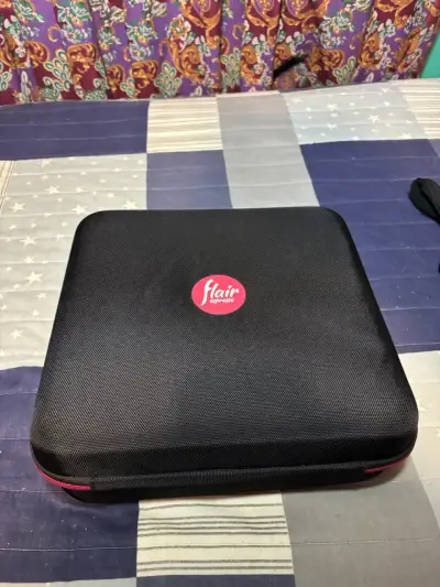 Cafetera manual Flair Espresso con estuche - miniatura 3
