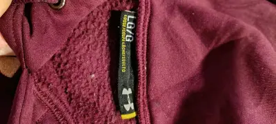 Polerón con capucha Under Armour burdeo - miniatura 3
