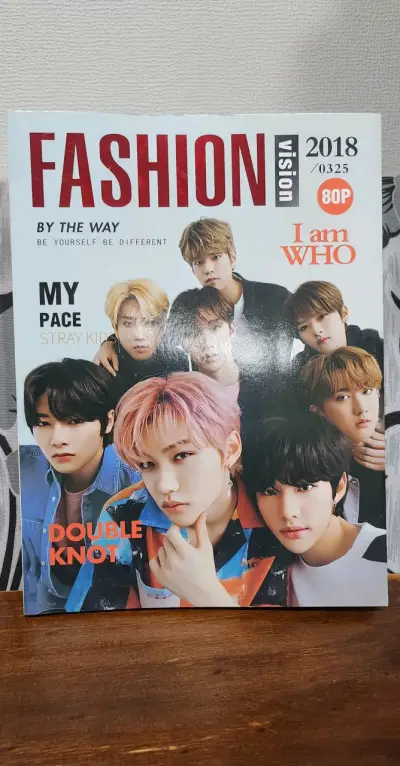Revista Fashion Vision 2018 Stray Kids - miniatura 1
