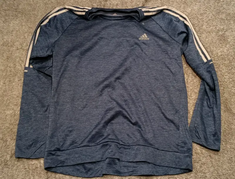 Polerón azul Adidas con rayas - 1