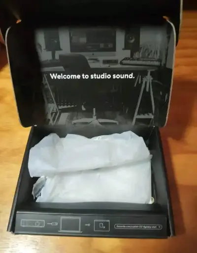 Interfaz focusrite 2i2 4ta gen - miniatura 2