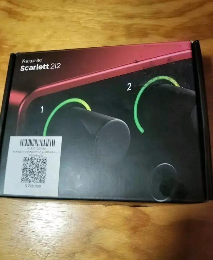 Interfaz focusrite 2i2 4ta gen - 3