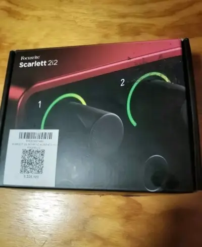 Interfaz focusrite 2i2 4ta gen - miniatura 3