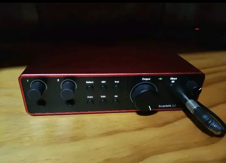 Interfaz focusrite 2i2 4ta gen - 4