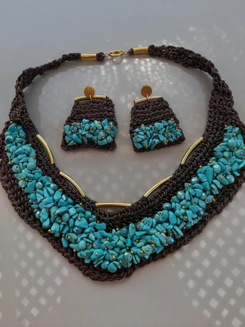 Conjunto de Collar y Aros Tejidos a Mano con Piedras Turquesa - 1