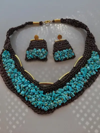 Conjunto de Collar y Aros Tejidos a Mano con Piedras Turquesa - miniatura 1