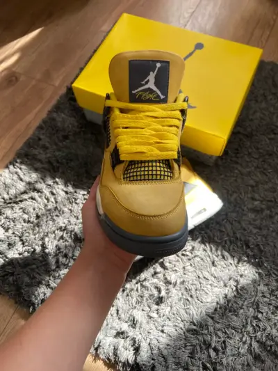 Zapatillas deportivas amarillas Air Jordan 4 Retro - miniatura 1