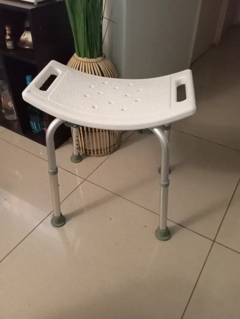 Banqueta de ducha ajustable antideslizante