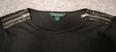Polera negra con cierres Ralph Lauren - miniatura 3