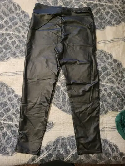 Leggings de cuero sintético negros Shein talla XXL - miniatura 4