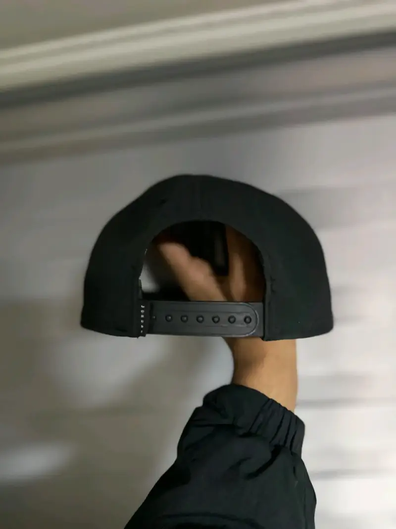 Gorra Jordan negra original, en buen estado - 2
