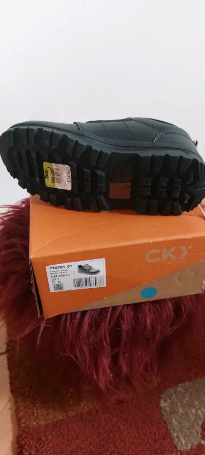 Zapatos escolares negros CKY N°32 para niños NUEVO - miniatura 2