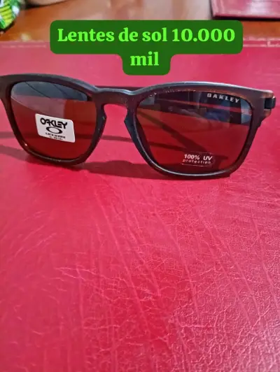Lentes de sol Oakley con protección UV - miniatura 1