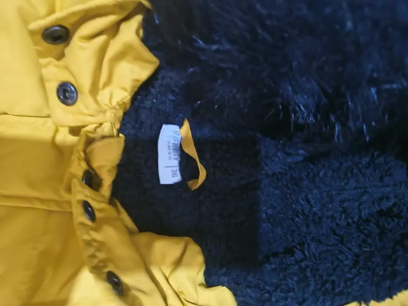 Chaqueta amarilla con forro de piel sintética - 1