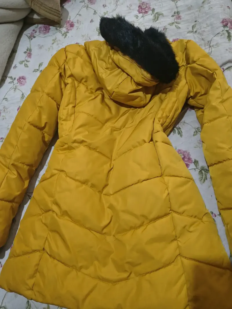 Chaqueta amarilla con forro de piel sintética - 2