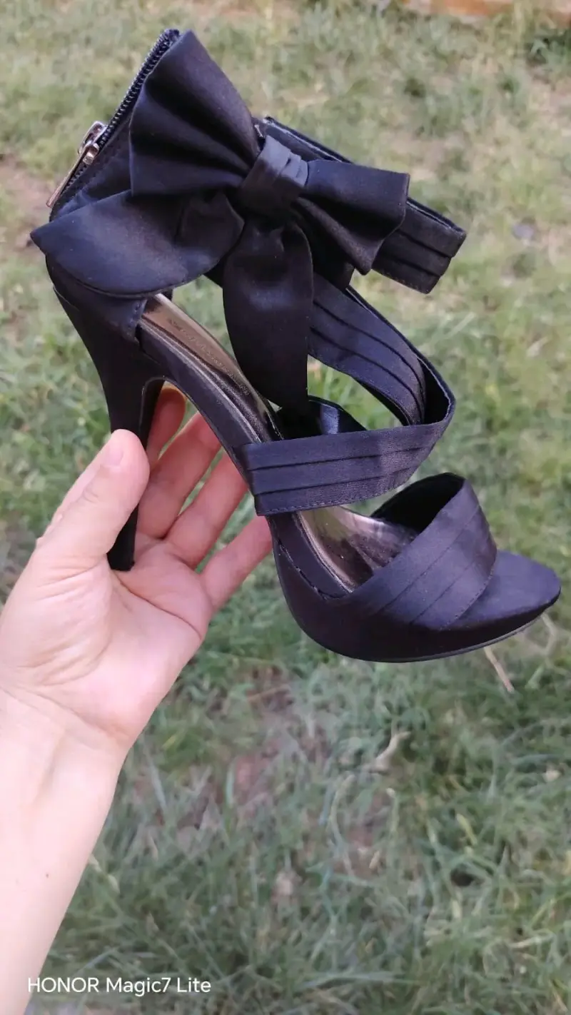 Zapatos de tacón alto negros con lazo - 2