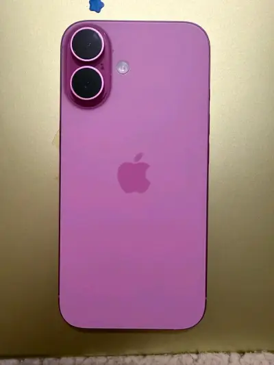 iPhone 16 en color púrpura en buen estado - miniatura 1