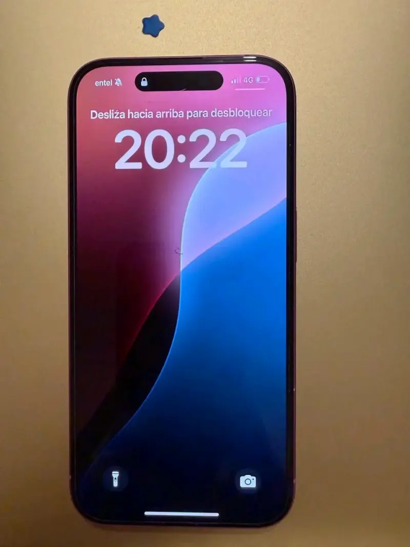 iPhone 16 en color púrpura en buen estado - 4