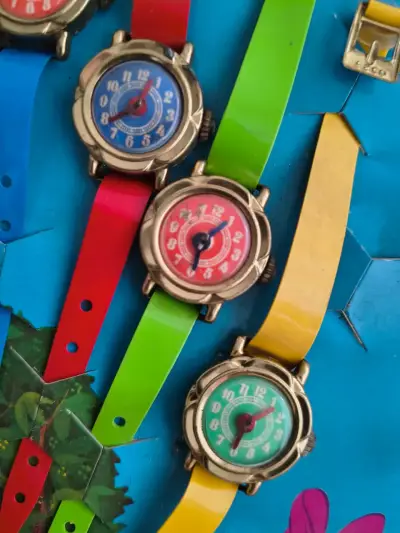 Relojes Vintage  infantiles de juguete Años 70 - miniatura 2