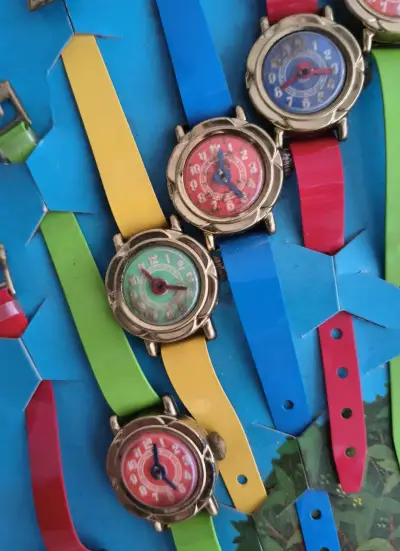 Relojes Vintage  infantiles de juguete Años 70 - miniatura 3