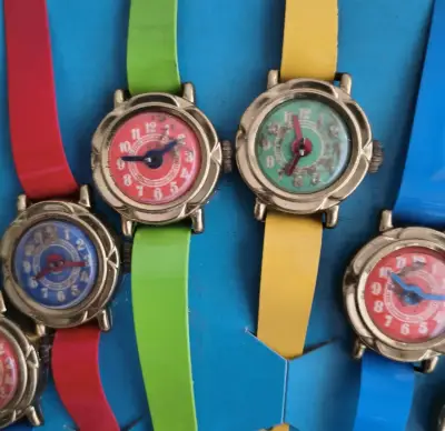 Relojes Vintage  infantiles de juguete Años 70 - miniatura 5