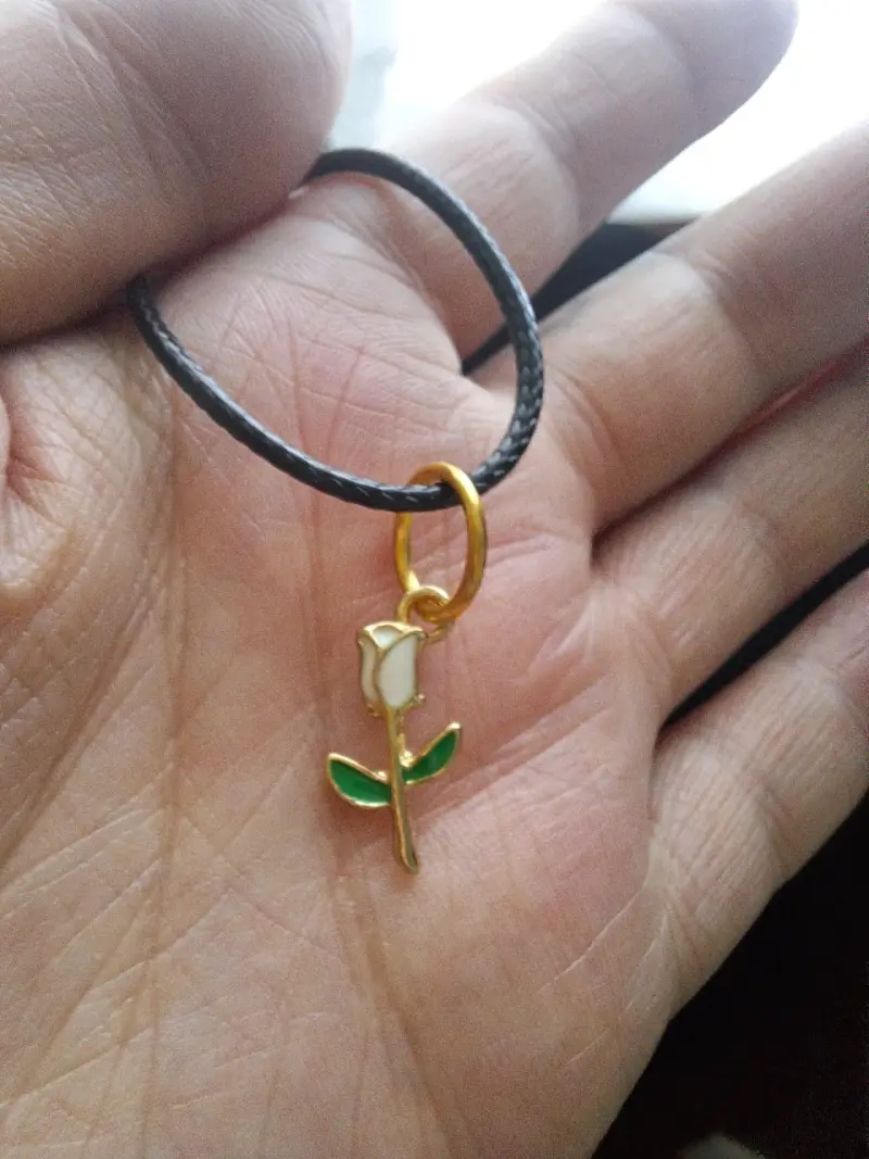 Collar con colgantes de cristal y metal - 1