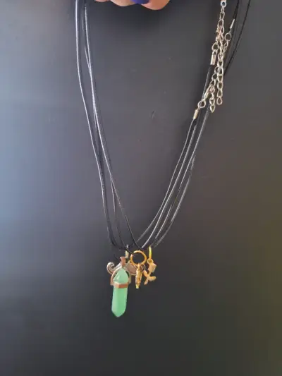 Collar con colgantes de cristal y metal - miniatura 4