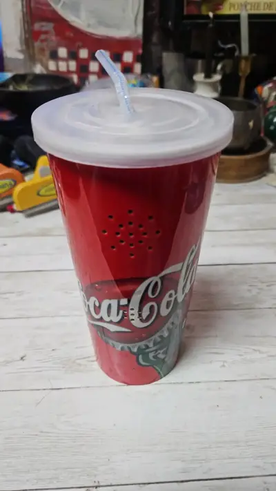 Teléfono vintage estilo Coca-Cola con dial rotativo - miniatura 1