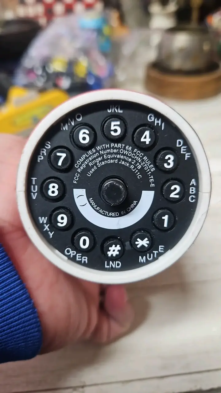 Teléfono vintage estilo Coca-Cola con dial rotativo - 2
