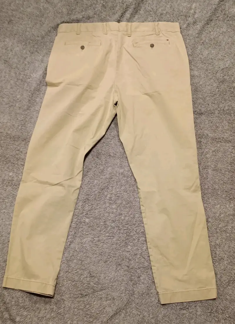 Pantalones beige Tommy Hilfiger para hombre - 2