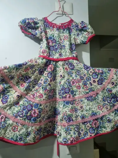 Vestido infantil floral con encaje - miniatura 1