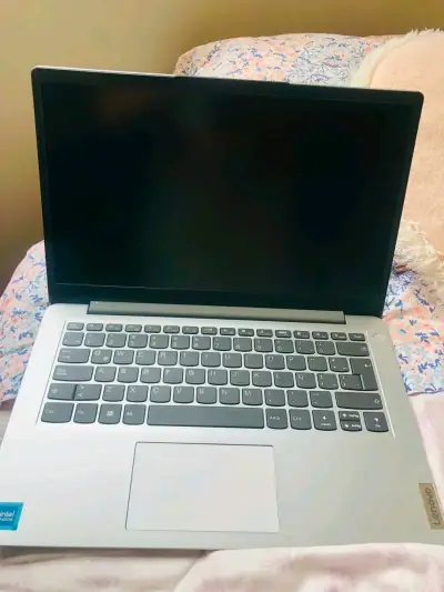 Laptop Lenovo Intel Core i5 en buen estado - miniatura 1